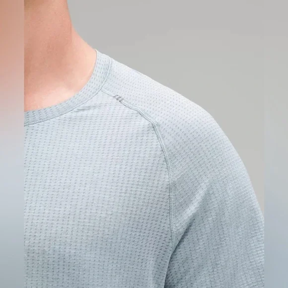 lululemon Metal Vent Tech Short-Sleeve Shirt Belgian Blue/Windmill - Picture 2 of 3